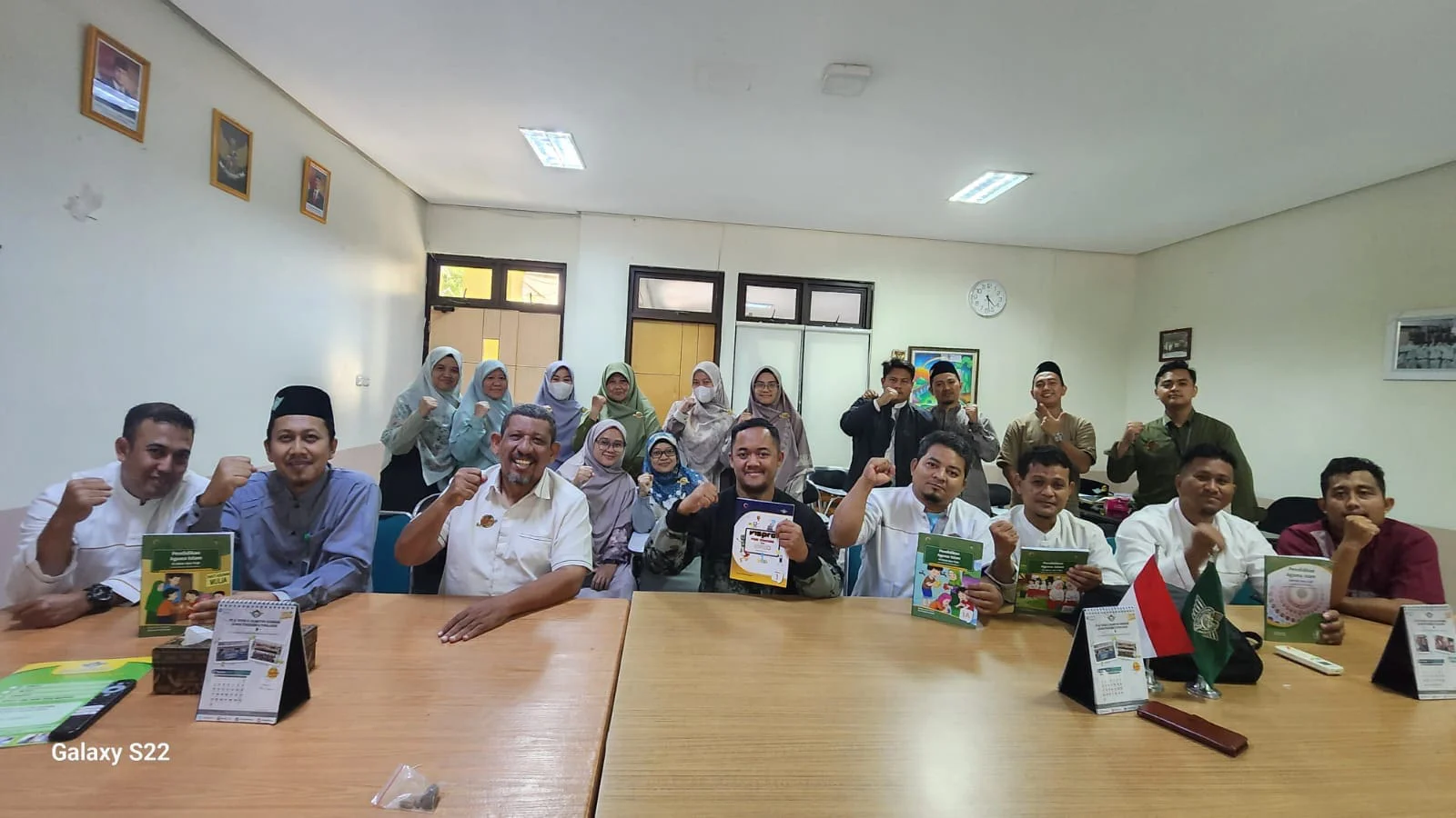 Al Irsyad Karawang Berikan Apresiasi bagi Tim Penulis Buku Ajar PAI dan Coding
