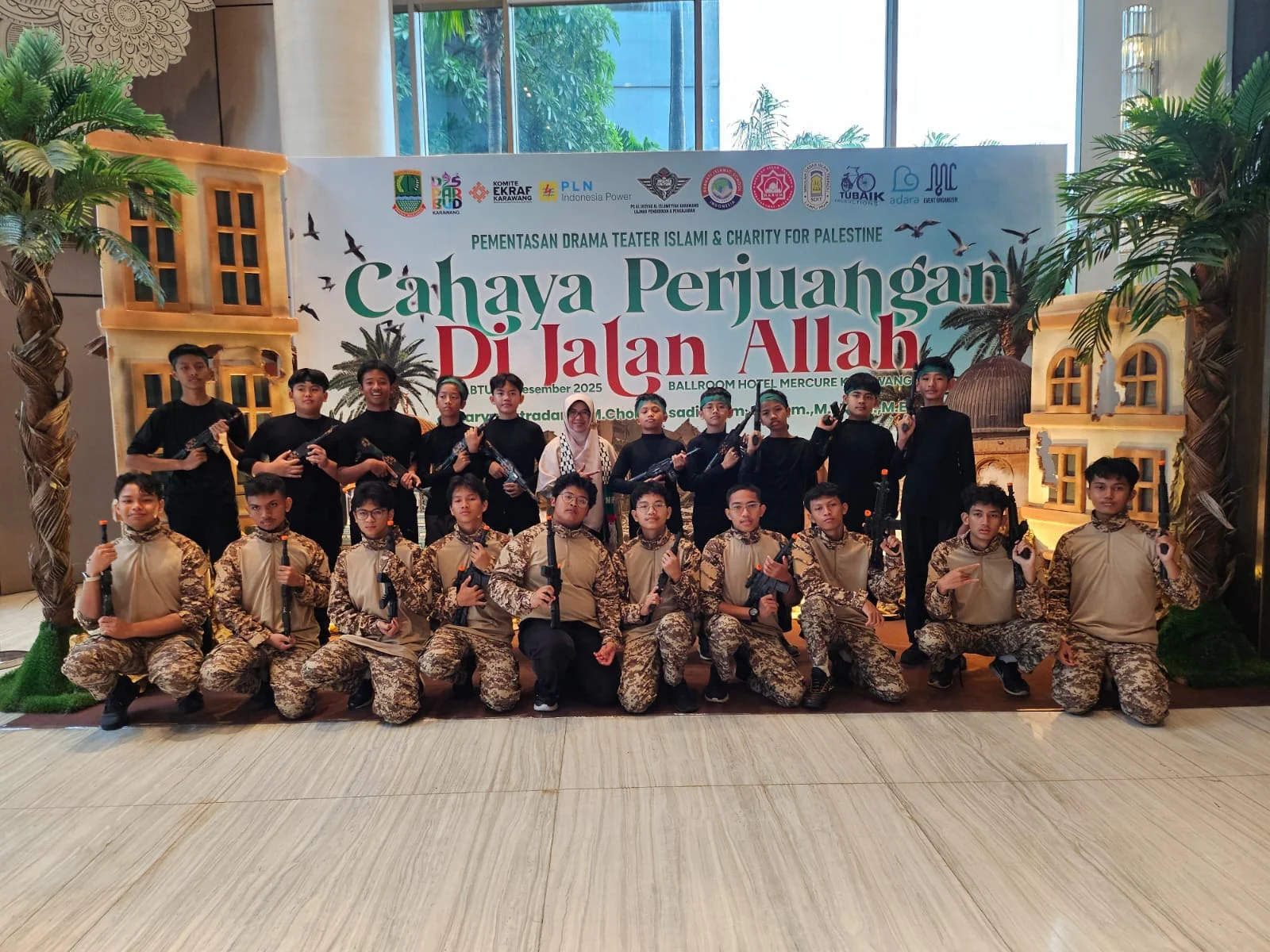 22 Siswa Al Irsyad Sukseskan Pentas Drama Teater Islami untuk Palestina "Cahaya Perjuangan di Jalan Allah"