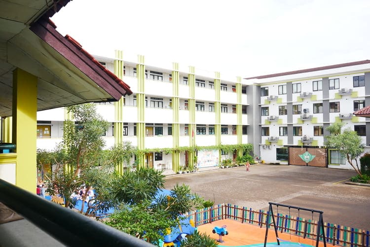 GEDUNG KELAS